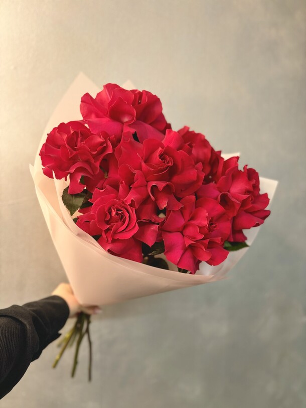 Букет из 7 французских роз, артикул F1372230 - 4999 рублей, доставка по городу. Flawery - доставка цветов