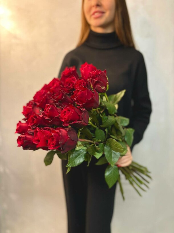 Роза красная экспловер 25 m, артикул F1381326 - 12999 рублей, доставка по городу. Flawery - доставка цветов