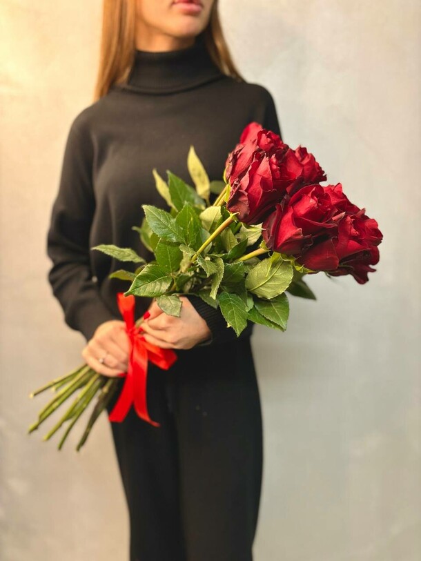 Роза красная экспловер 15 s, артикул F1381332 - 7990 рублей, доставка по городу. Flawery - доставка цветов