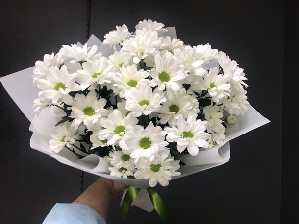 Букет ромашек, артикул F1351675 - 3000 рублей, доставка по городу. Flawery - доставка цветов