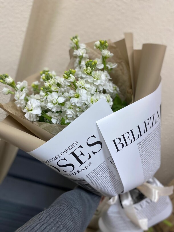 Монобукет из ароматной матиоллы, артикул F1351747 - 4169 рублей, доставка по городу. Flawery - доставка цветов