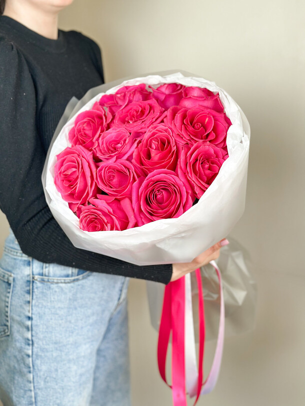 Букет малиновых роз «флёр», артикул F1403301 - 6765 рублей, доставка по городу. Flawery - доставка цветов