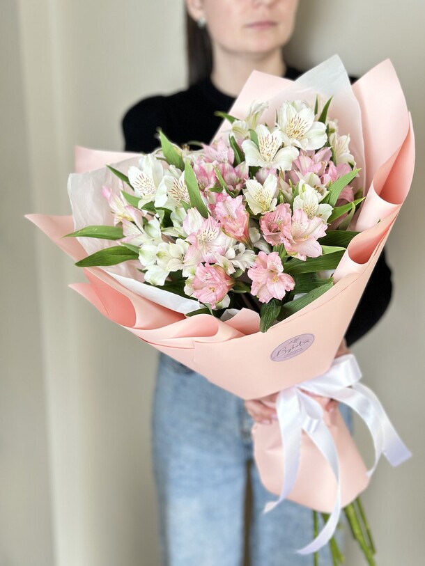 Букет нежных альстромерий, артикул F1403308 - 4500 рублей, доставка по городу. Flawery - доставка цветов