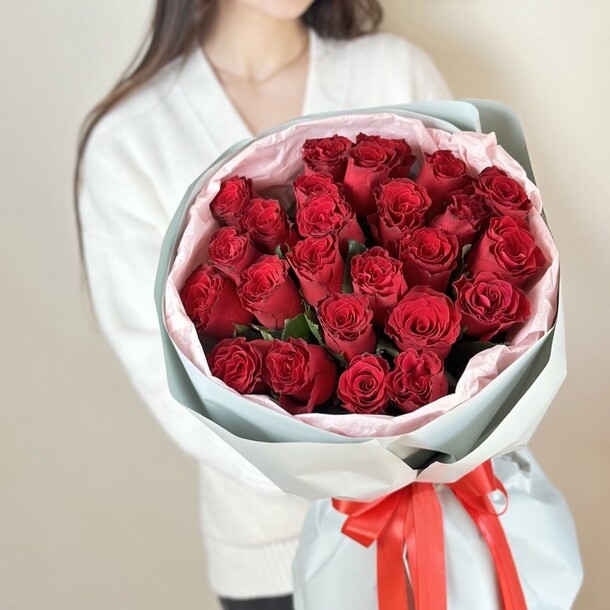 Букет из 25 роз, артикул F1403316 - 7315 рублей, доставка по городу. Flawery - доставка цветов