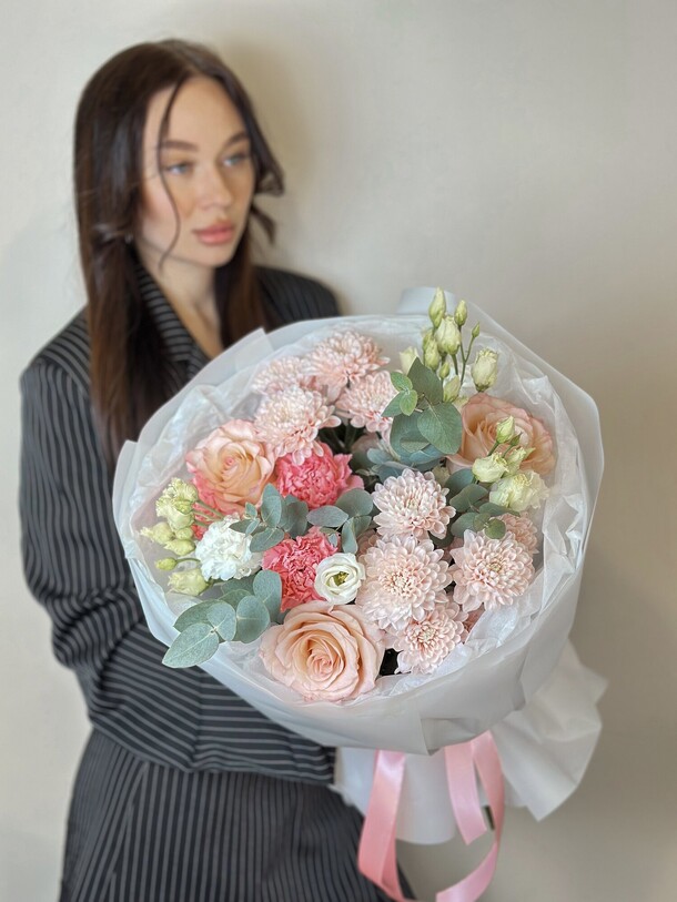 Сборный букет «конфетка», артикул F1403376 - 4840 рублей, доставка по городу. Flawery - доставка цветов