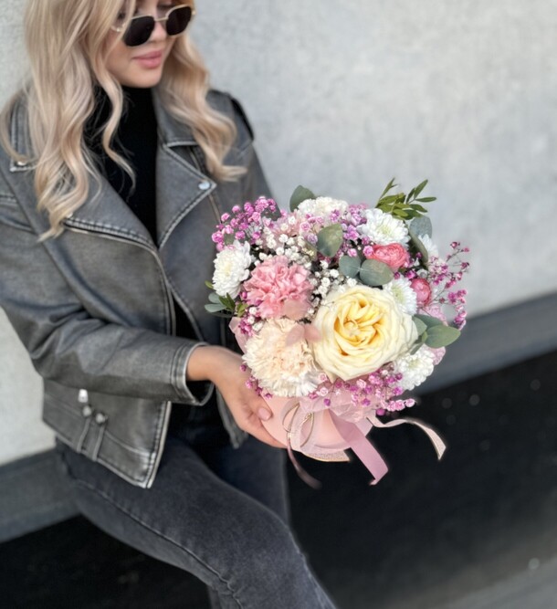 Бокс цветочный «сад», артикул F1403521 - 4950 рублей, доставка по городу. Flawery - доставка цветов