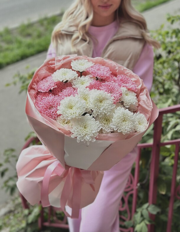 Букет ажурных хризантем, артикул F1403700 - 3080 рублей, доставка по городу. Flawery - доставка цветов