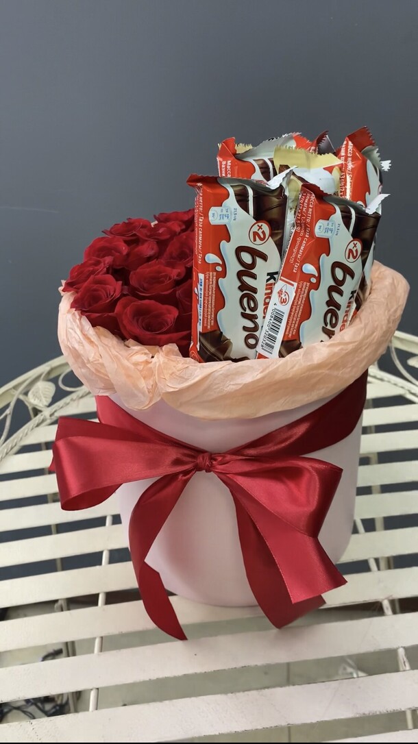 Сладкий бокс с розами кения, артикул F1431889 - 7500 рублей, доставка по городу. Flawery - доставка цветов