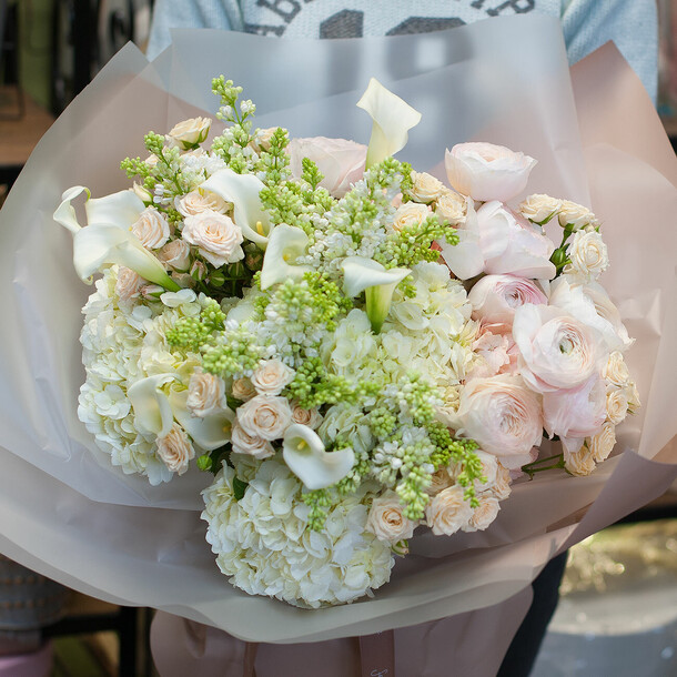 Букет цветов "богемный", артикул F105760 - 32000 рублей, доставка по городу. Flawery - доставка цветов