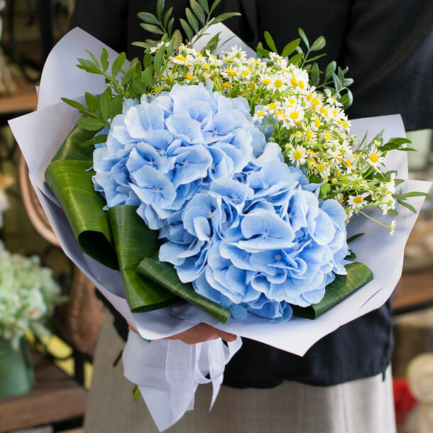 Букет цветов "ромашковые небеса", артикул F1068658 - 7450 рублей, доставка по городу. Flawery - доставка цветов