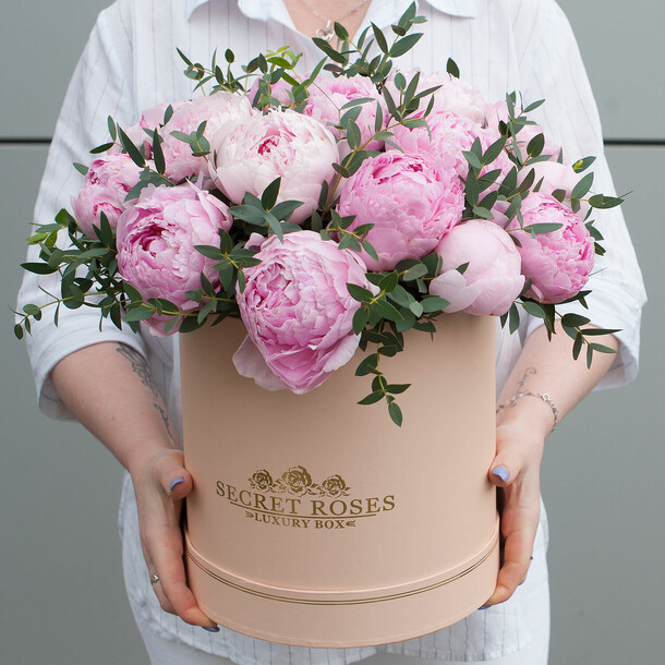 Коробка с пионами "милое создание", артикул F1069587 - 23700 рублей, доставка по городу. Flawery - доставка цветов