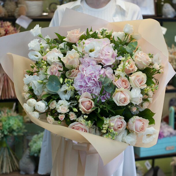 Букет цветов "дольче", артикул F1074720 - 24300 рублей, доставка по городу. Flawery - доставка цветов