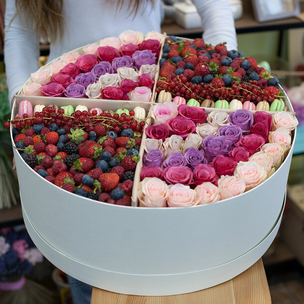 Подарочная композиция "сангрия", артикул F1075831 - 39000 рублей, доставка по городу. Flawery - доставка цветов