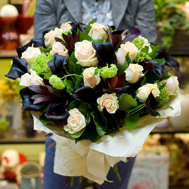 Букет из черных калл "кастильские ночи", артикул F1075 - 24900 рублей, доставка по городу. Flawery - доставка цветов