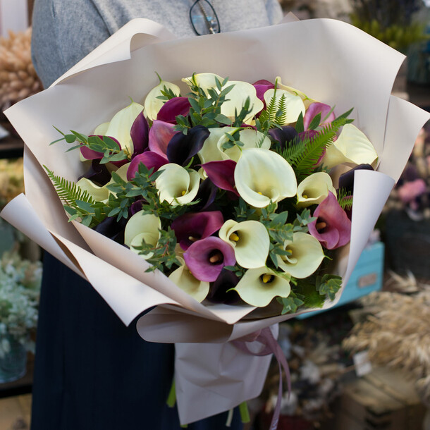 Букет из калл "зара", артикул F1077224 - 42000 рублей, доставка по городу. Flawery - доставка цветов