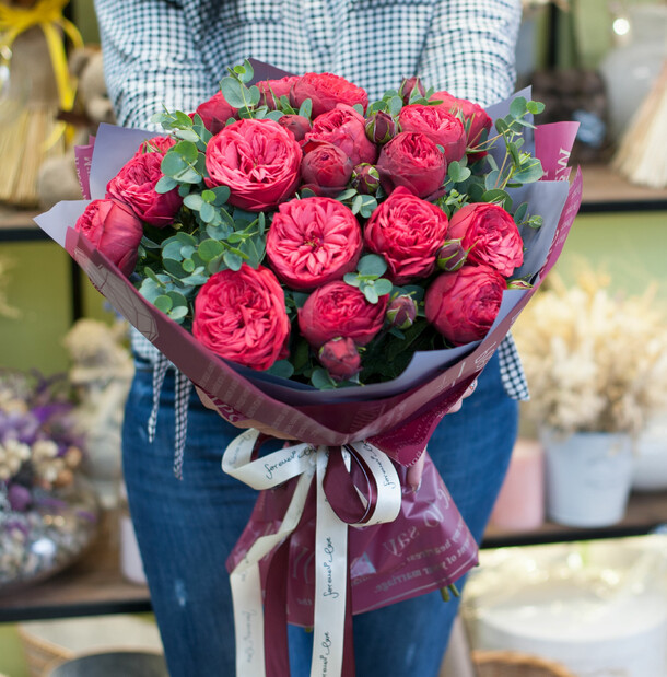 Букет из роз "red piano", артикул F108549 - 17810 рублей, доставка по городу. Flawery - доставка цветов