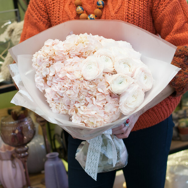 Букет цветов "сама нежность", артикул F108698 - 14900 рублей, доставка по городу. Flawery - доставка цветов