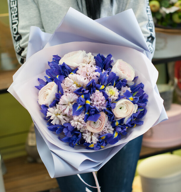 Букет цветов "апрельское утро", артикул F108881 - 13700 рублей, доставка по городу. Flawery - доставка цветов