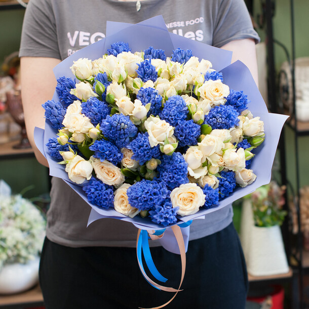 Букет цветов королевский аромат, артикул F1105704 - 15200 рублей, доставка по городу. Flawery - доставка цветов