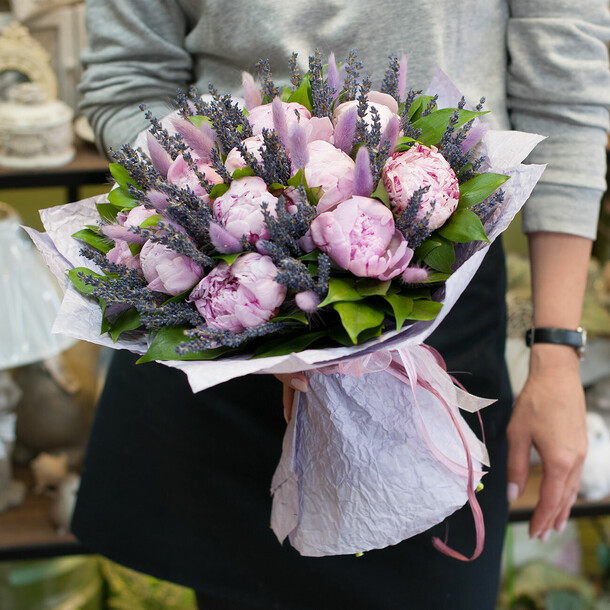Букет из пионов "прованс", артикул F1110714 - 24900 рублей, доставка по городу. Flawery - доставка цветов