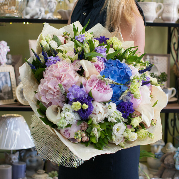 Букет цветов "мадам помпадур", артикул F1114037 - 52000 рублей, доставка по городу. Flawery - доставка цветов
