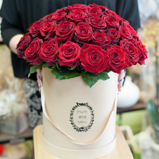 Шляпная коробка "ампир", артикул F116736 - 16700 рублей, доставка по городу. Flawery - доставка цветов