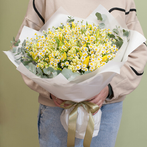 Букет цветов "моему солнышку", артикул F1168949 - 20500 рублей, доставка по городу. Flawery - доставка цветов