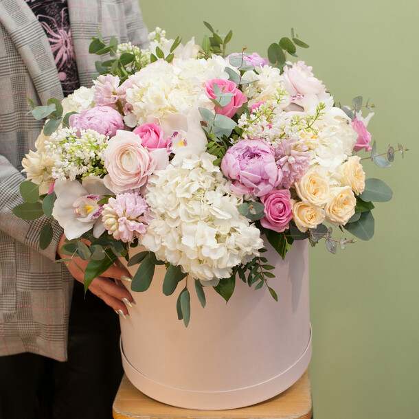 Коробка с цветами "голливуд", артикул F1170096 - 21700 рублей, доставка по городу. Flawery - доставка цветов