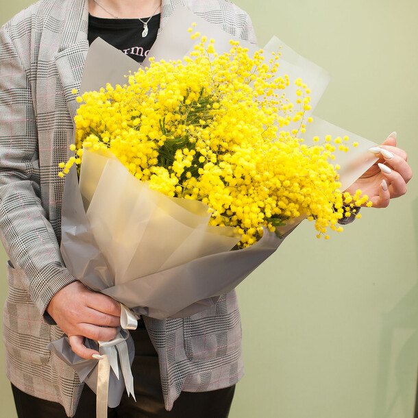 Букет цветов "итальянская мимоза", артикул F1170121 - 6000 рублей, доставка по городу. Flawery - доставка цветов