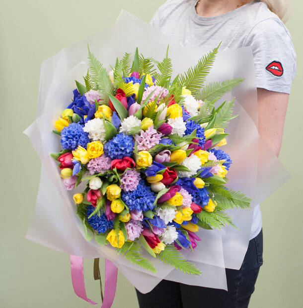 Букет цветов "весенний комплимент", артикул F1179130 - 42000 рублей, доставка по городу. Flawery - доставка цветов