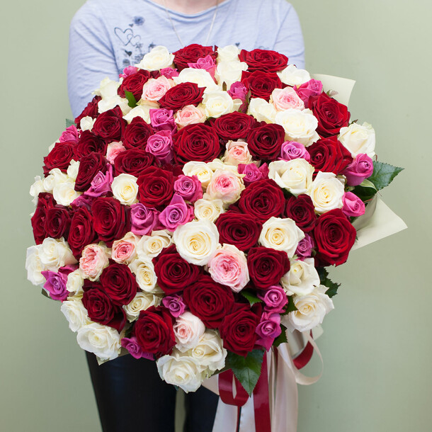 Букет роз "яркие моменты", артикул F1180608 - 35000 рублей, доставка по городу. Flawery - доставка цветов