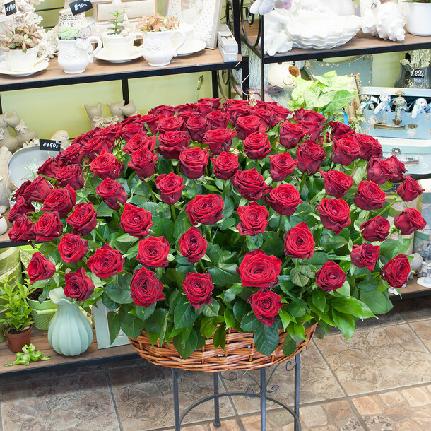 Корзина из роз (101 роза), артикул F1251941 - 59000 рублей, доставка по городу. Flawery - доставка цветов