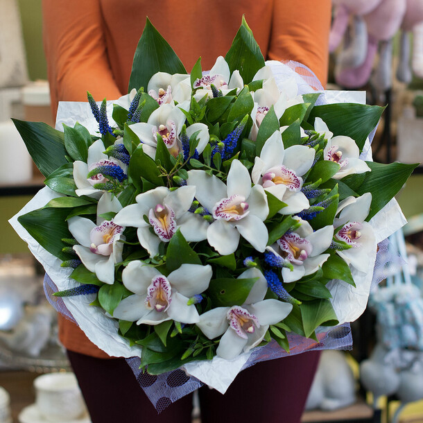 Букет из орхидей "дамский каприз", артикул F1252113 - 12700 рублей, доставка по городу. Flawery - доставка цветов