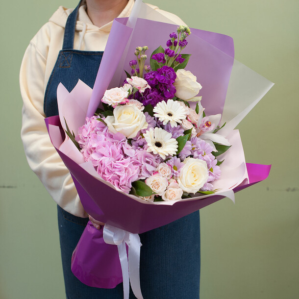Букет цветов "малиновый сезон", артикул F1274436 - 7900 рублей, доставка по городу. Flawery - доставка цветов
