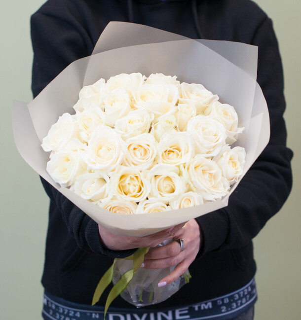 Букет белых роз (25), артикул F1283770 - 8700 рублей, доставка по городу. Flawery - доставка цветов