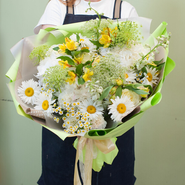 Букет цветов "солнечный янтарь", артикул F1297382 - 18500 рублей, доставка по городу. Flawery - доставка цветов