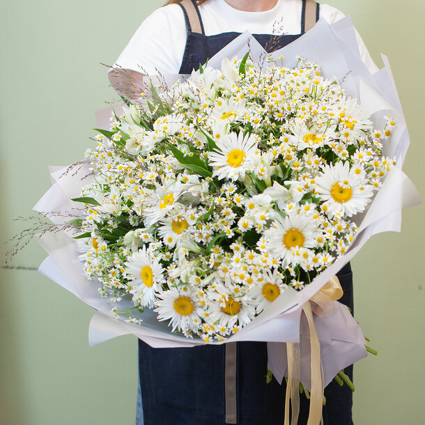 Букет цветов "королева полей", артикул F1297697 - 19500 рублей, доставка по городу. Flawery - доставка цветов