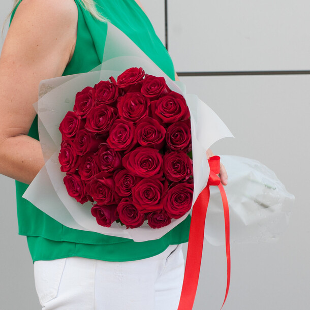 Букет роз "ред лион", артикул F1313131 - 7700 рублей, доставка по городу. Flawery - доставка цветов