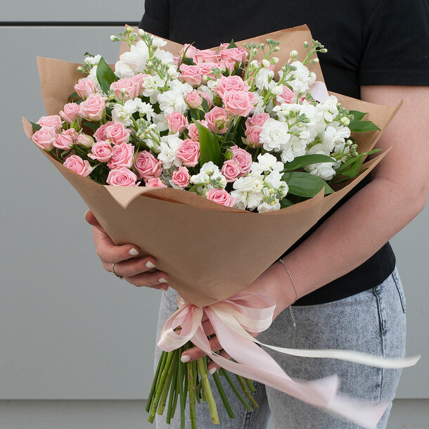 Букет цветов "афродита", артикул F1329654 - 9000 рублей, доставка по городу. Flawery - доставка цветов