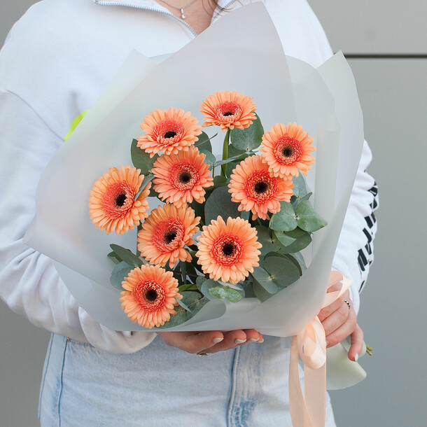 Букет цветов " emani", артикул F1332306 - 4800 рублей, доставка по городу. Flawery - доставка цветов