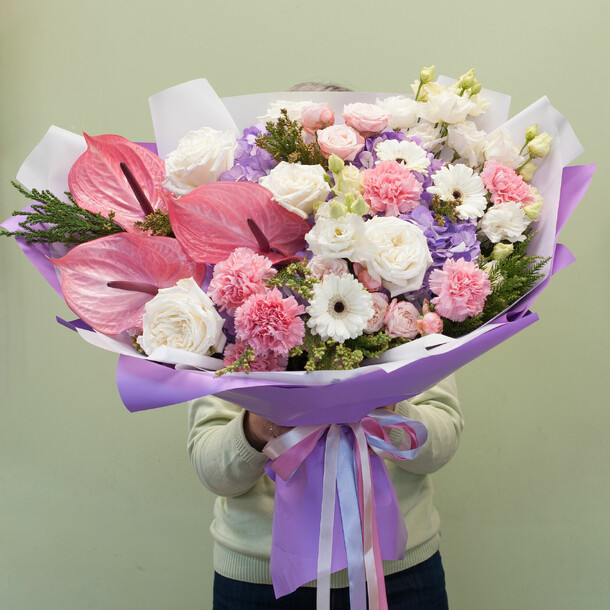 Букет цветов "зимний нежный", артикул F1351442 - 21400 рублей, доставка по городу. Flawery - доставка цветов