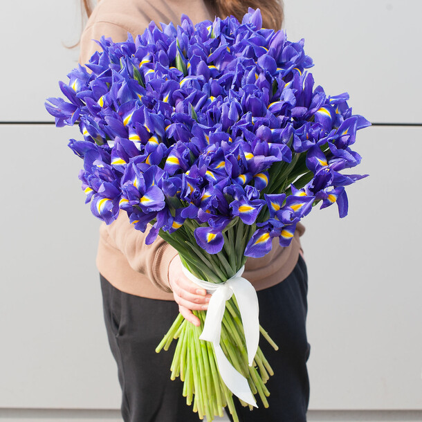 Букет цветов "ирисовый сад", артикул F1397276 - 25000 рублей, доставка по городу. Flawery - доставка цветов