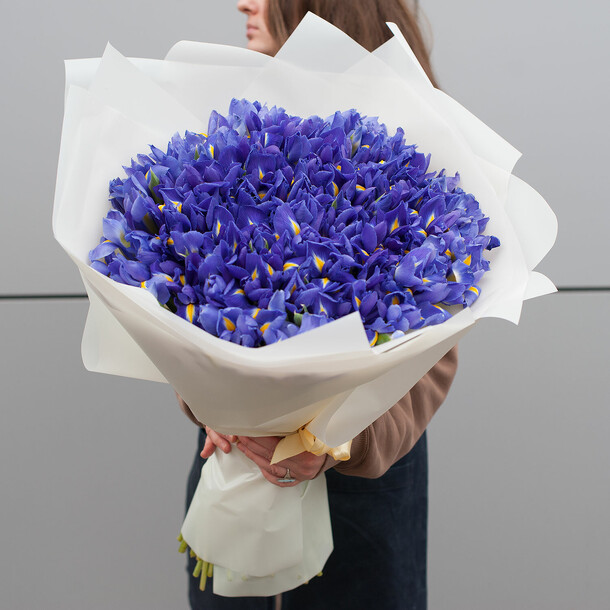 Букет цветов "пленительные ирисы", артикул F1413605 - 26700 рублей, доставка по городу. Flawery - доставка цветов