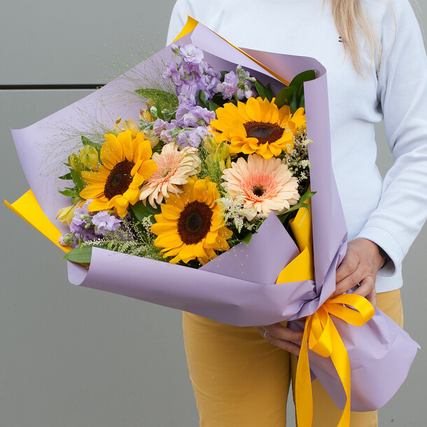 Букет цветов "лучистый", артикул F1446986 - 9600 рублей, доставка по городу. Flawery - доставка цветов