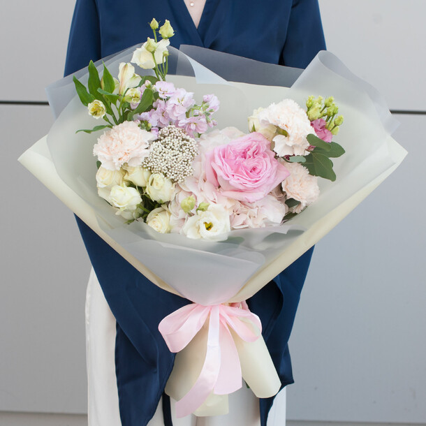 Букет цветов "волшебница", артикул F1447652 - 8900 рублей, доставка по городу. Flawery - доставка цветов