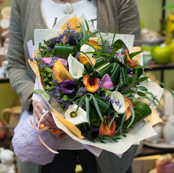 Букет из калл "тропический рай", артикул F24612 - 27720 рублей, доставка по городу. Flawery - доставка цветов