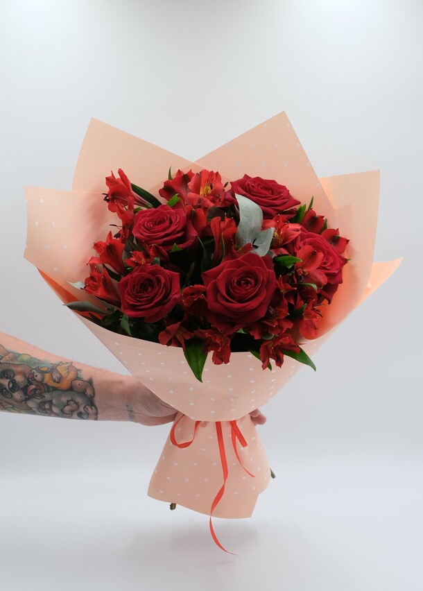 Букет из роз, артикул F1353497 - 2850 рублей, доставка по городу. Flawery - доставка цветов