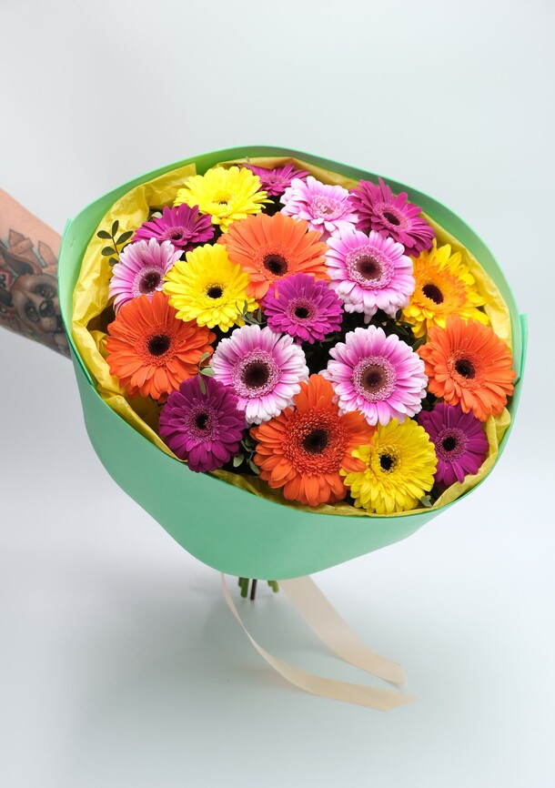 Букет из гербер, артикул F1353503 - 4900 рублей, доставка по городу. Flawery - доставка цветов