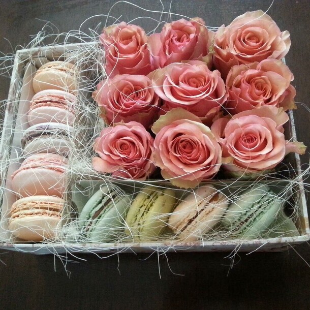 Цветы в коробке, артикул F1357833 - 5605 рублей, доставка по городу. Flawery - доставка цветов