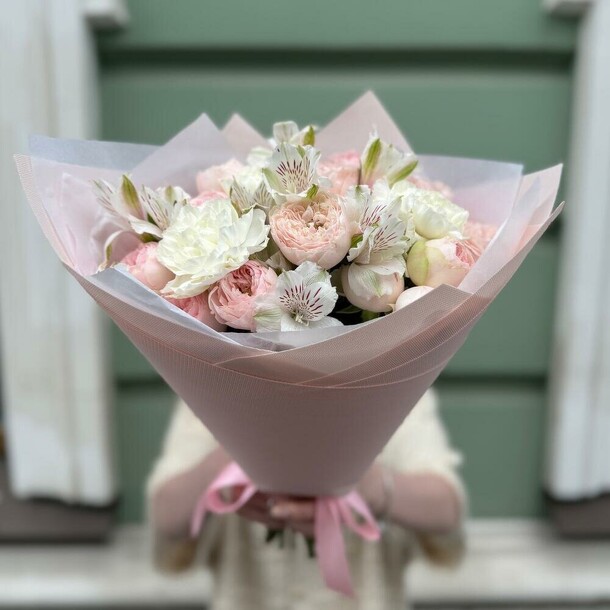 Букет пион роза, диантус, альстромерия, артикул F1358456 - 5182 рублей, доставка по городу. Flawery - доставка цветов